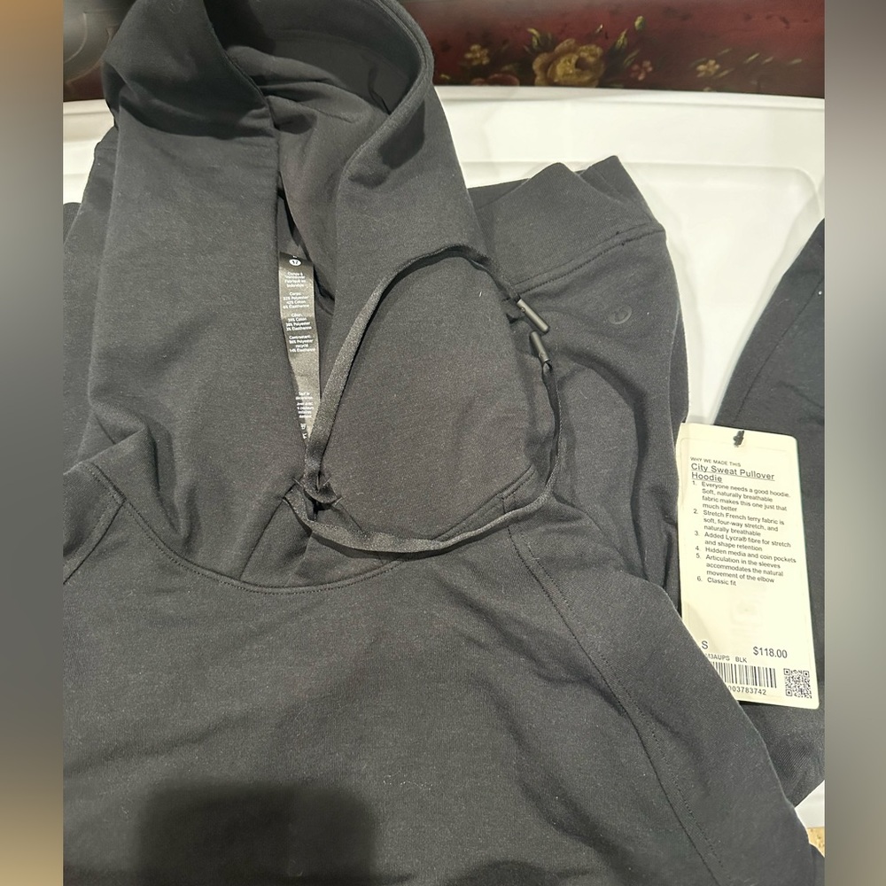 NWT  lululemon city sweat hoodie black
